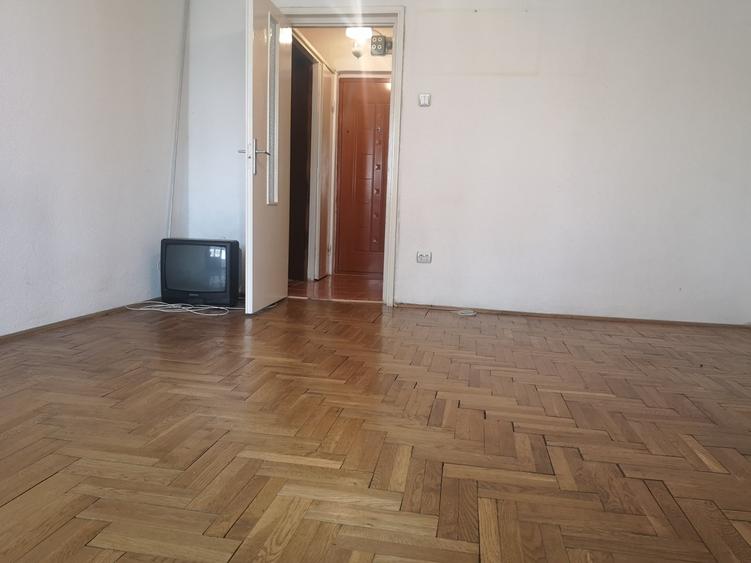 Garsoniera amplasata la etajul 1,zona Calea București - 7