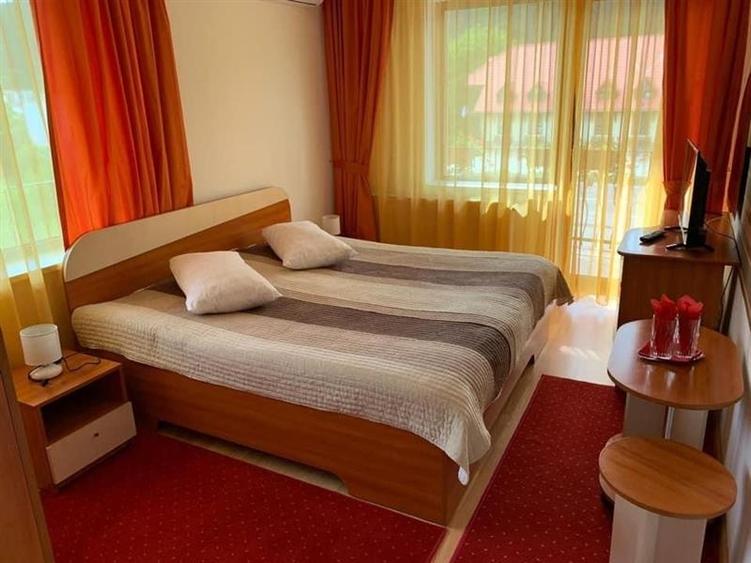 Escapada in Brasov:pensiune cu farmec +restaurant+ teren sportiv+ facilitati - 4