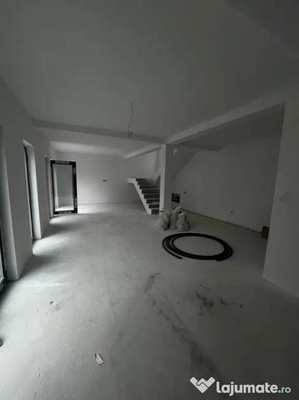 Casă cu 3 camere cu Teren 250 Mp în Dâmbul Rotund