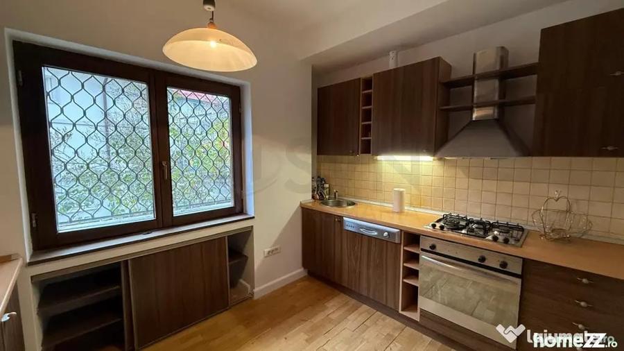 Apartament cu 3 camere semidecomandat în Primăverii