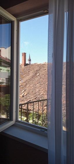Apartament cu 3 camere decomandat în Orașul de Jos