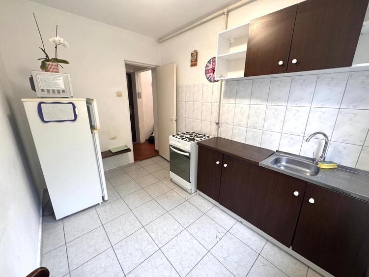 Apartament 3 camere | Zona Astra | Etaj 2/4. - 1