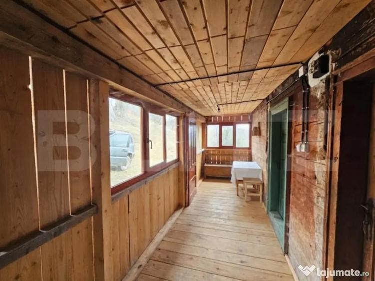 Teren 22.267 mp (intravilan + extravilan) cu construc?ie, T - 9