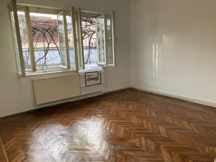 Casa sanatoasa in centrul localitatii Cristian - 9