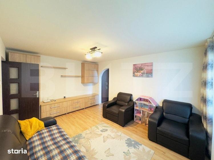 Apartament cu 3 camere semidecomandat în Craiovița Nouă