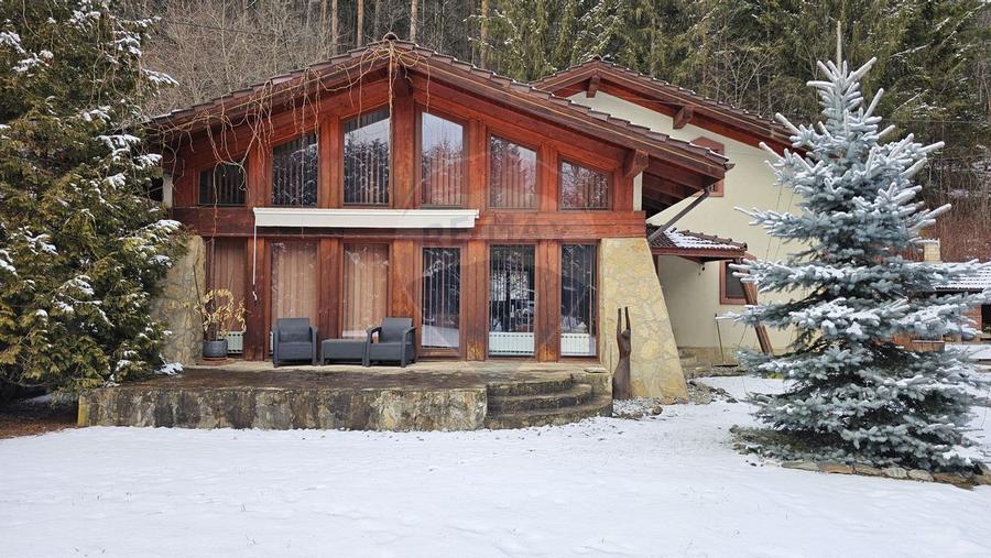 Vila de lux cu 4 camere de vanzare in Campulung Moldovenesc, Suceava - 1