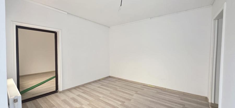 OCAZIE ! ZONA MEDEEA CASA 5 CAMERE SC=120 MP. CU TEREN 220 MP. PRET 135.000 EURO - 8