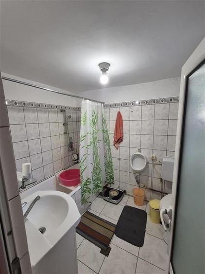 Casă cu 4 camere cu Canalizare în Central
