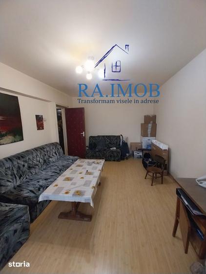 Apartament 3 camere, Blvd Republicii, et 8/10 - 88900 euro negociabil - 8