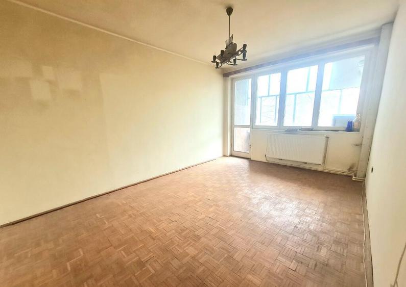 Ap. 2 cam decomandat, Bd. Independentei - 1