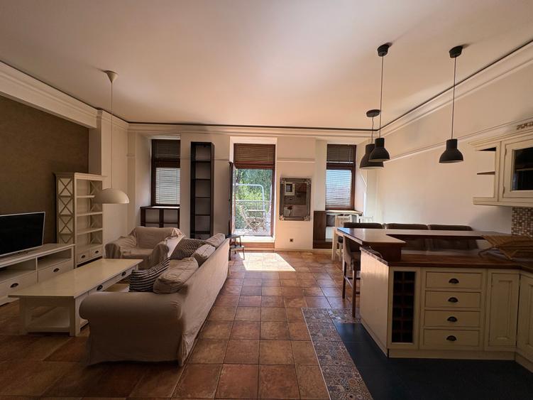 Centrul Vechi, Universitate, ap.2 camere, lux, et.2, 70mp, 780Euro/luna - 2