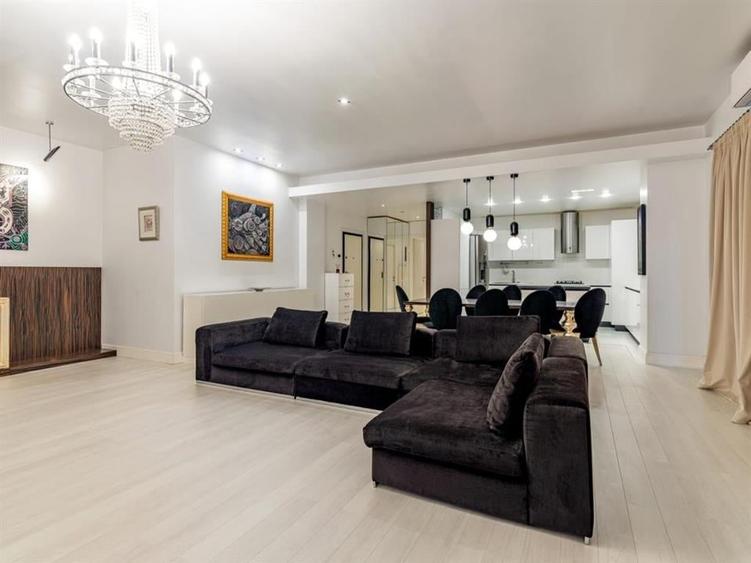 Apartament cu 5 camere decomandat, mobilat în Nordului