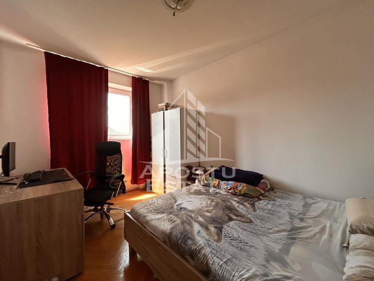 4 camere decomndat Pia?a Unirii | Terasa, parcare in c... - 8