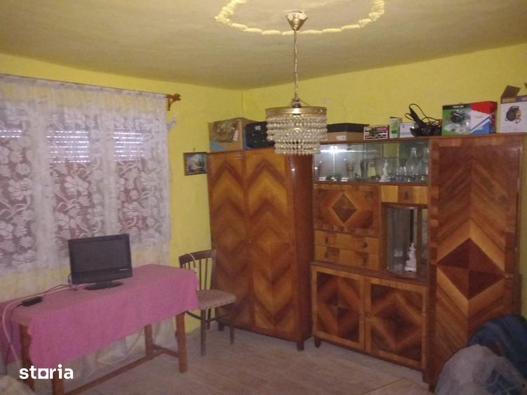 Casă cu 3 camere cu Teren 1420 Mp în Central