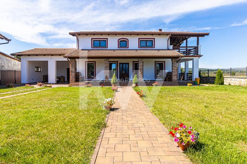 Casa deosebita in Fagaras - ultrafinisata, spatioasa si eleganta