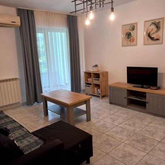 Inchiriez 2 camere ultracentral, etaj 1 - 6