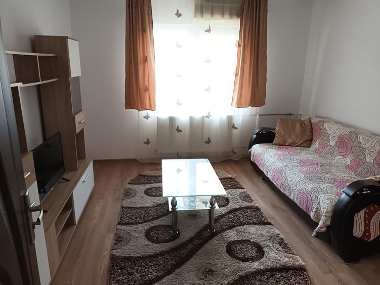 Inchiriez apartament cu trei camere - 1
