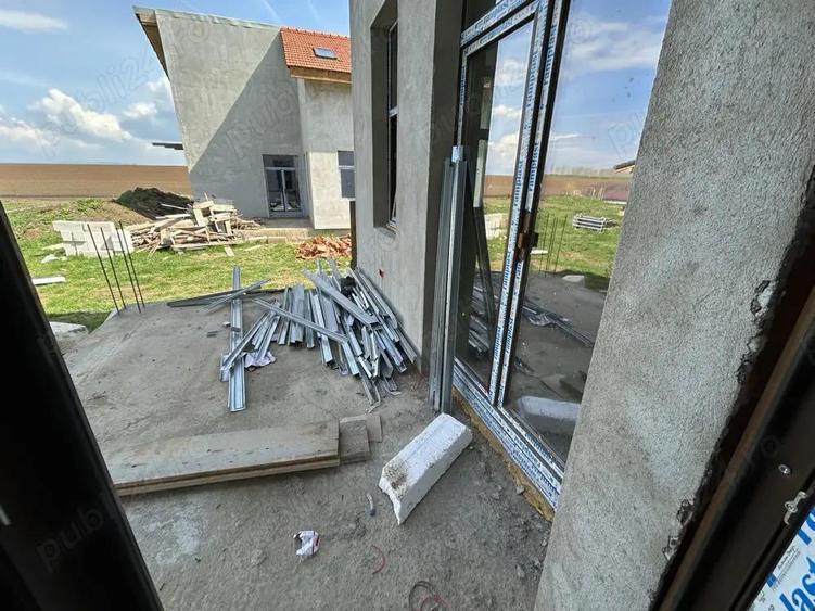 Vand vila noua in Fantanele,Arad, 15 min.centru,cartier nou,P+1, st.310 mp.la gri - 1