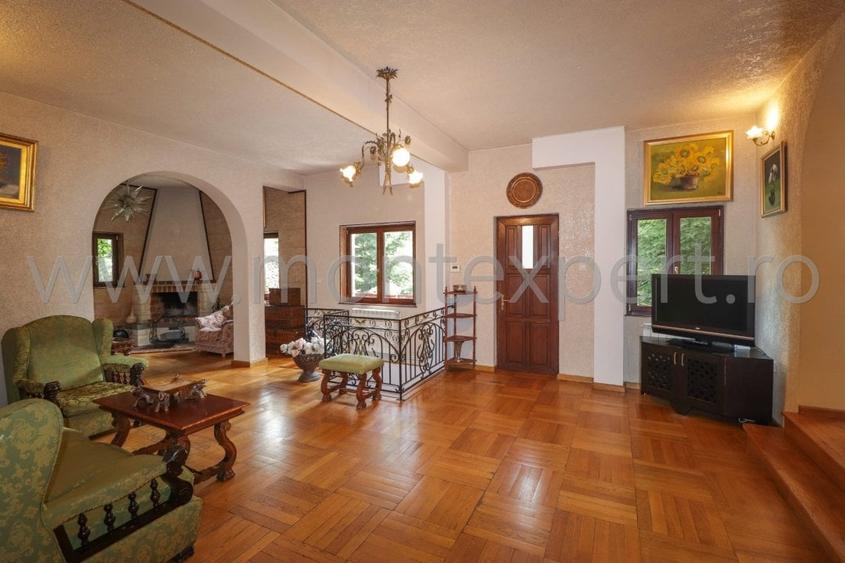 Pensiune de vanzare in Sinaia, cu finisaje si compartimentare de exceptie ! - 1