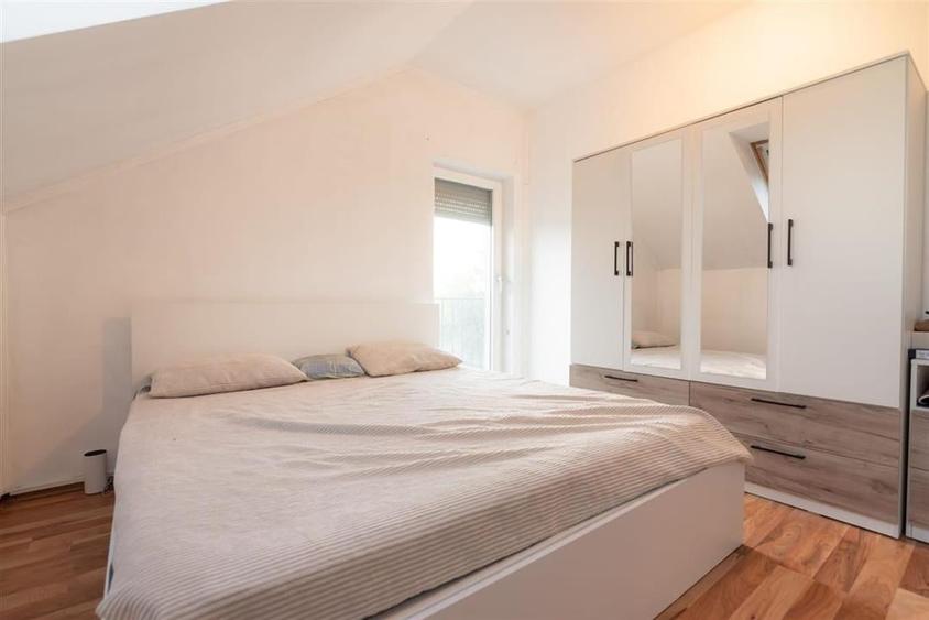 RECO Apartament cu 3 Camere  , Paleu - 13