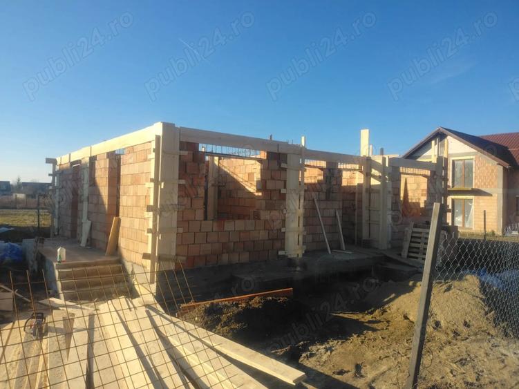 Case la ro?u in faza de proiect sau la cheie. ?i teren de vanzare 1540 metri patrati - 3