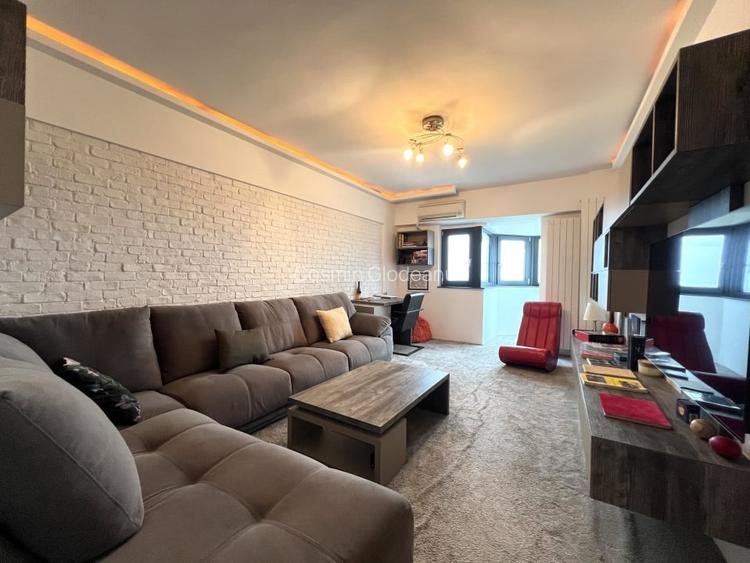 Aartament unic / localizat  ultracentral / renovat complet / vedere panoramica