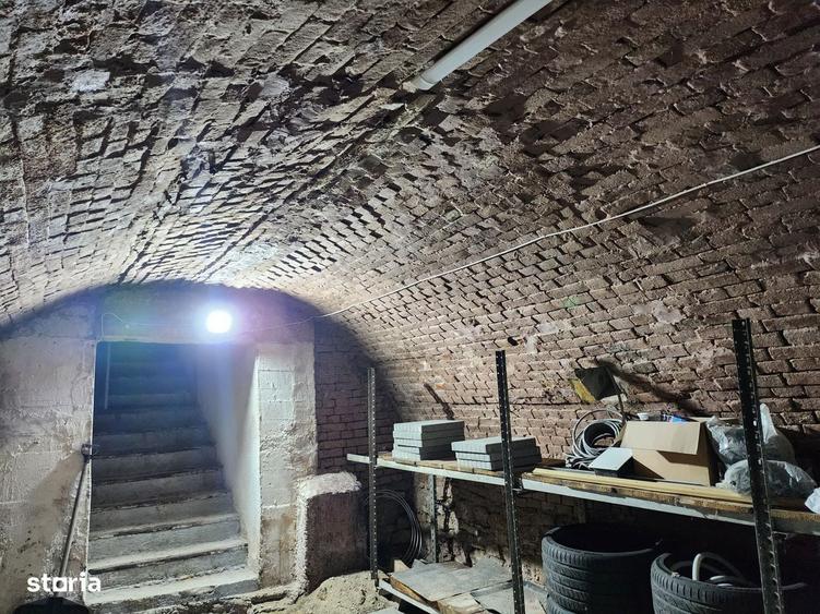 Casa rezidentiala cu 9 camere, amplasare centrala - 1