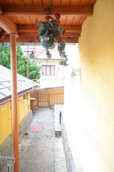 Vila de vacanta cu 7 camere situata in Busteni,semicentral. - 16