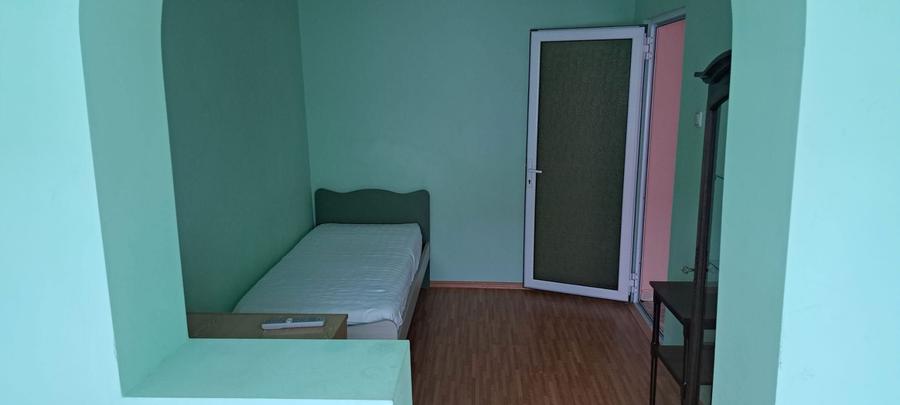 Inchiriez apartament 3 camere - 4