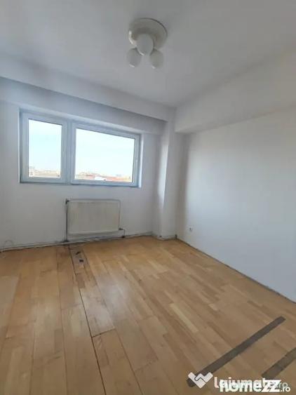 Apartament cu 3 camere semidecomandat în Ultracentral