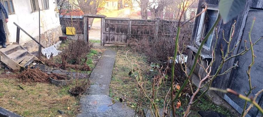 Casa batraneasca cu 700mp de teren in zona centrala - 4