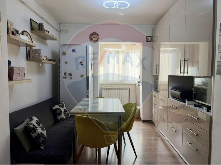 Apartament cu 2 camere de vânzare, etaj 3- zona Nord - 4