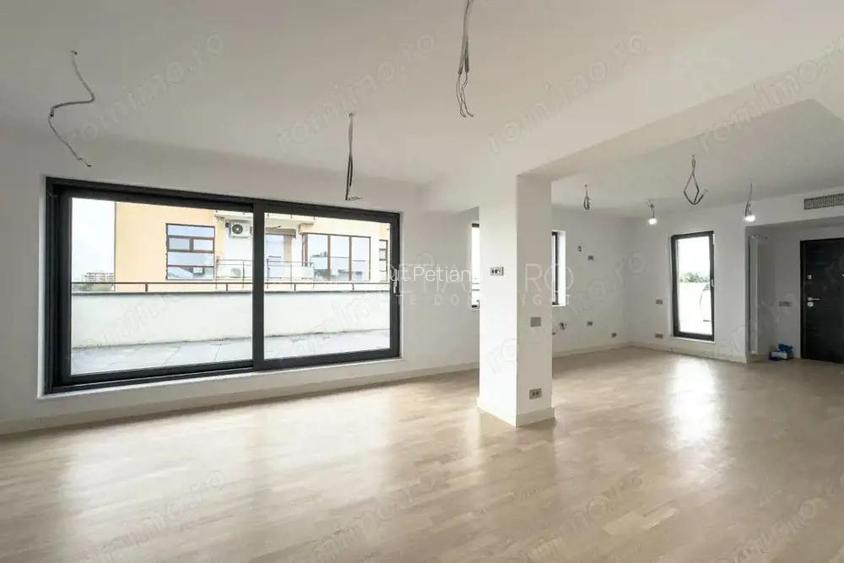 Apartament spectaculos cu 4 camere ?i terasa de 97 mp Ultimul etaj, Pipera