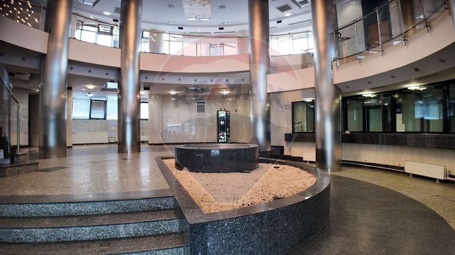 Spatiu comercial de inchiriat 455 mp, str Piata Revolutiei - 7