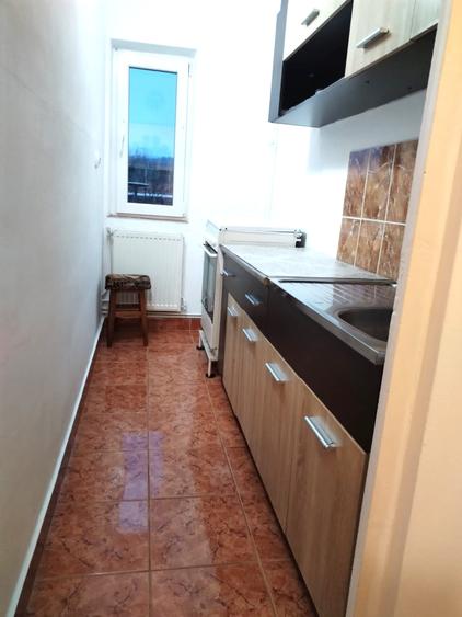 Garsoniera 27mp etaj 1 zona Bulevard mobilata utilata 39.000eur - 5