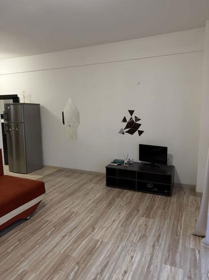 Inchiriez garsoniera - 6