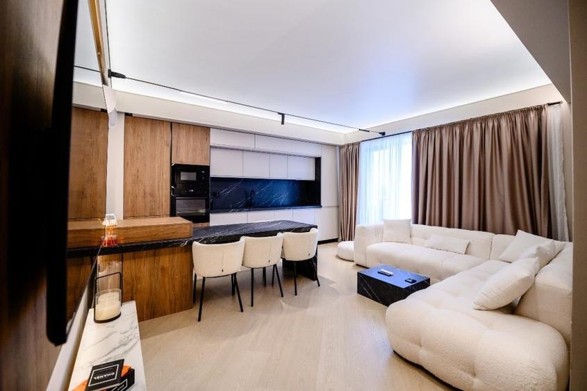 Apartament cu 3 camere semidecomandat, mobilat în Pipera
