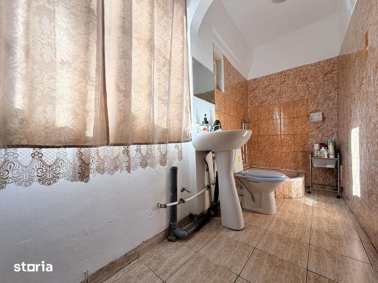 Casa de vanzare 3 camere Teren899Strada ?ezatorii Principala Confectii - 3