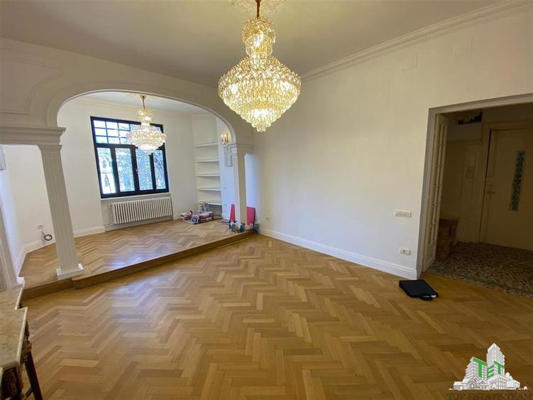 Apartament de vanzare cu 5 camere, imobil consolidat - 8