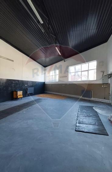 De inchiriat hala cu birouri si curte interioara in Burdujeni - 3