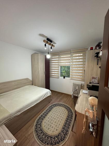 Apartament cu 3 camere semidecomandat în Titan