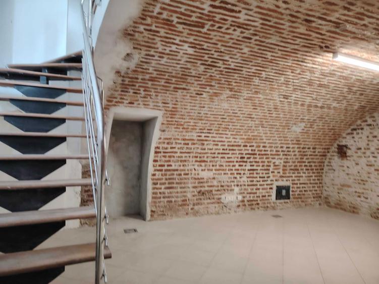 Spatiu comercial Piata 1 Decembrie - 1