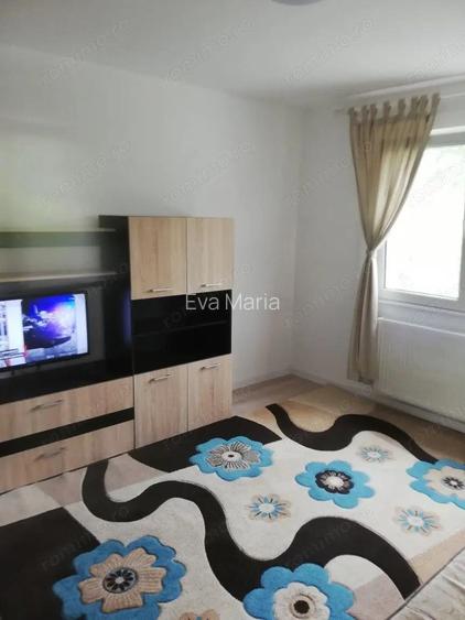 Ofer spre inchiriere o camera in zona complex