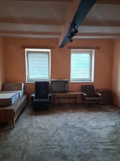 Casă cu 2 camere cu Teren 1200 Mp în Central