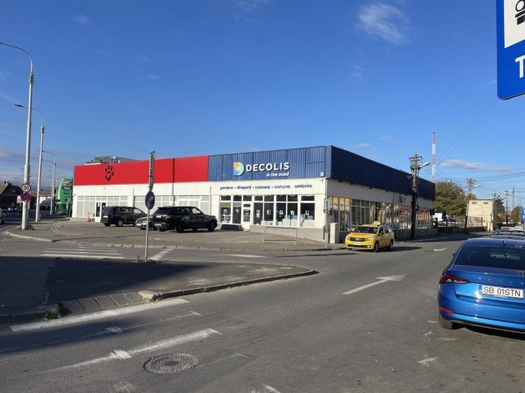 Showroom 300mp Soseaua Alba Iulia langa benzinăria Mol cu vitrina de 30m
