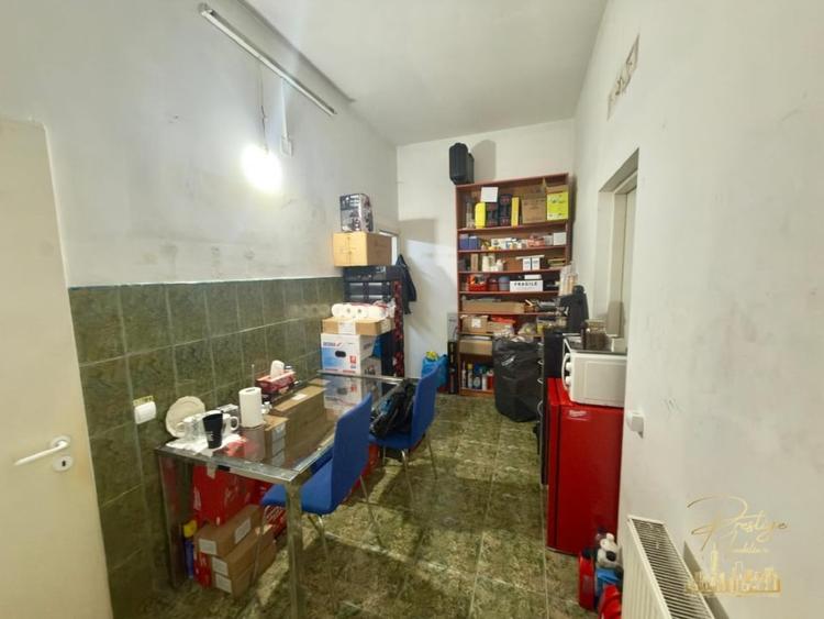 Spatiu comercial de tip showroom de inchiriat pe Bd. Decebal - Oradea - 9