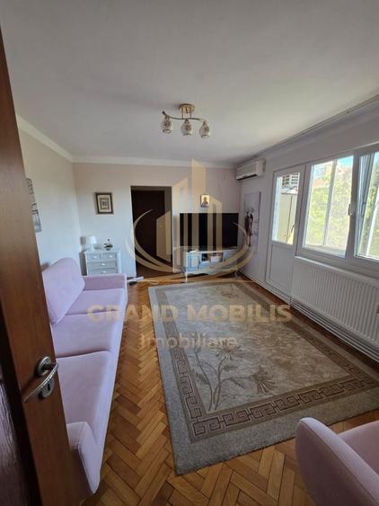 Apartament cu 3 camere semidecomandat, mobilat în Gheorghe Lazăr