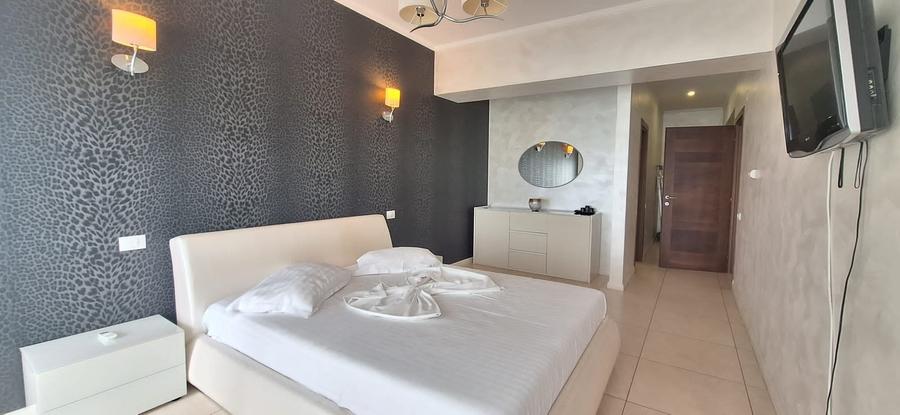 STATIUNEA MAMAIA 3 CAMERE 115 MP. MOBILAT UTILAT TERASA VEDERE FRONTALA LA LAC ! - 10