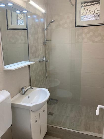 Proprietar inchiriez gars. 380 la 2-3 min mers pe jos M Pta Sudului - 1