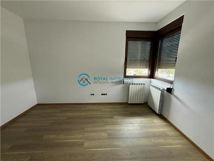 Casă individuală cu 4 camere cu Canalizare în Bucov